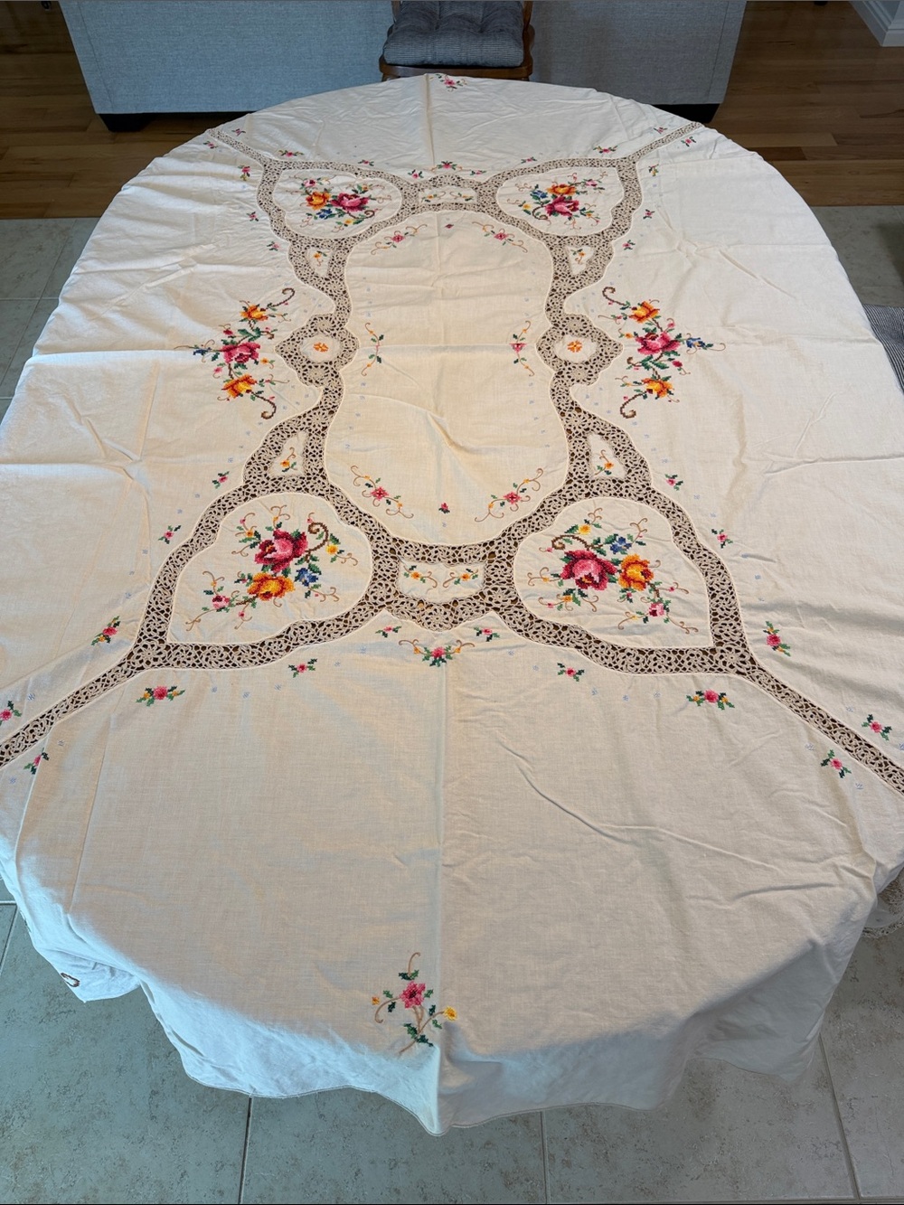 Vintage Embroidered Linen Tablecloth with Cutwork and 8 Matching Napkins